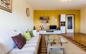 Apartment Maraska